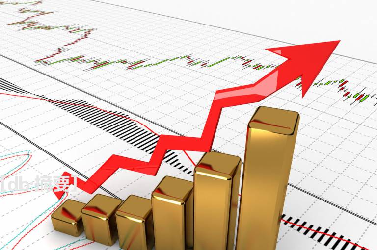 抓装突出重围的大白马